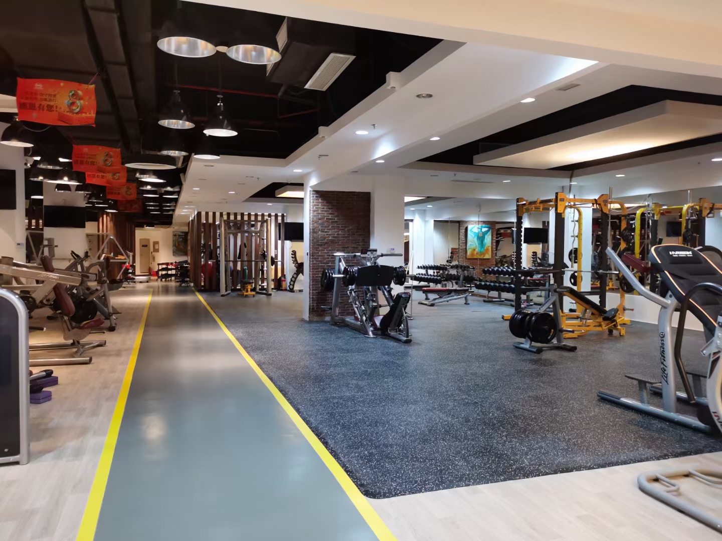 What thickness should a gym floor be